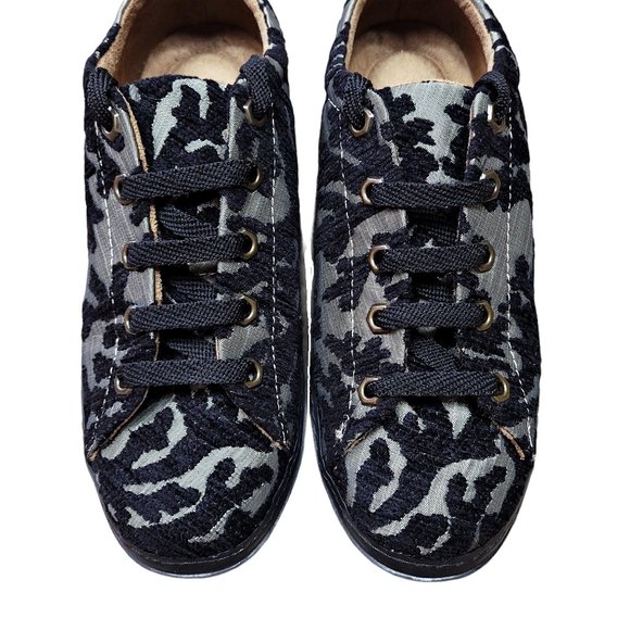 3/$20 Embroidered Raised Velvet Fashion Sneaker | 8.5 - Picture 2 of 13